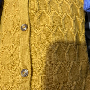 DIAMOND CABLE BUTTON TO NECK CARDIGAN